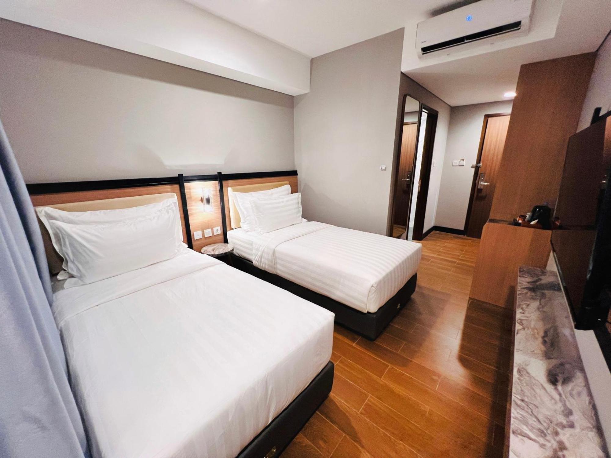 D'Primahotel Airport Sultan Hasanuddin Makassar Sudiang エクステリア 写真